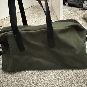 Everlane Weekender in dark green.